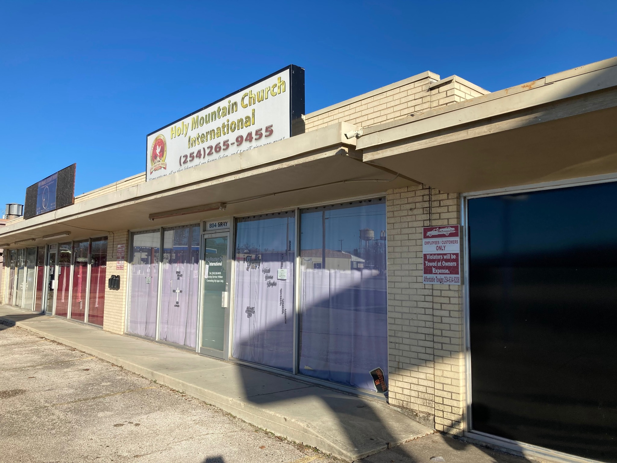 Earlier condition at 802–806 North Gray Street